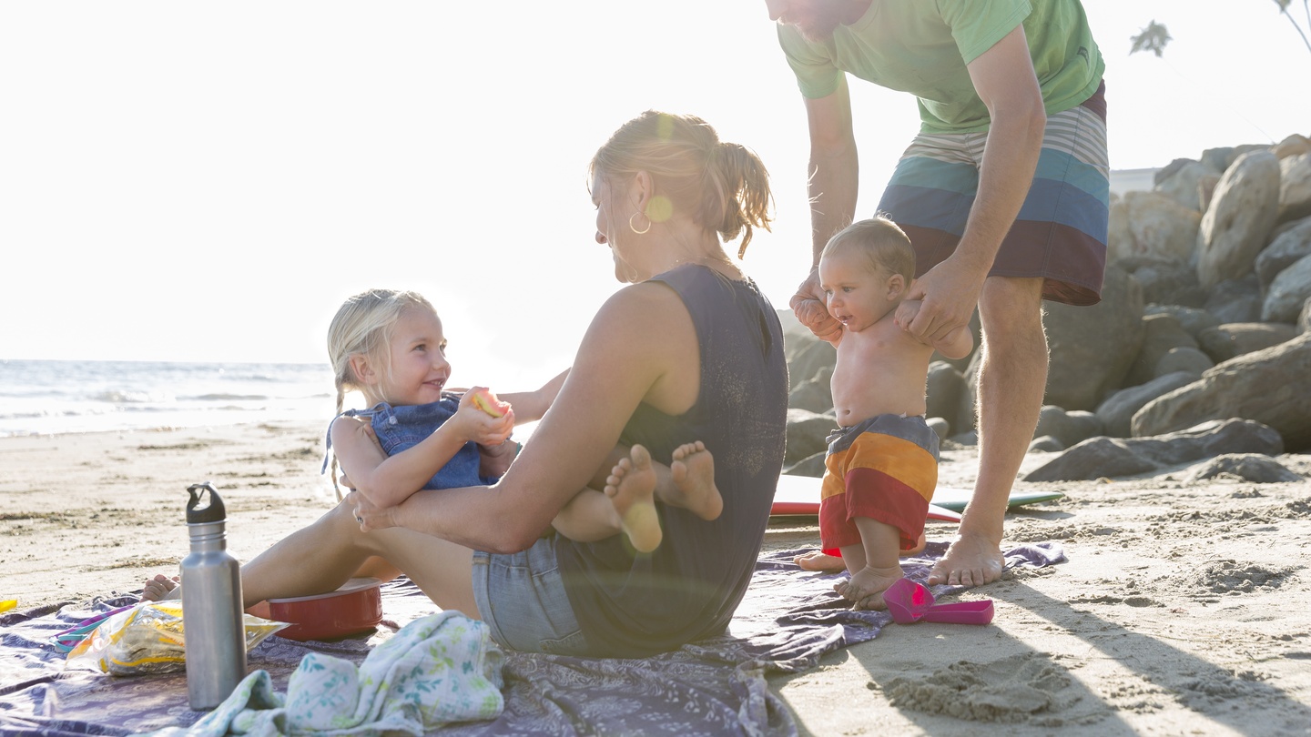 Vacances avec bébé : comment éviter le stress ?